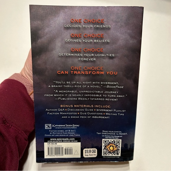 DIVERGENT by Veronica Roth 📚 Paperback Book - Picture 2 of 9